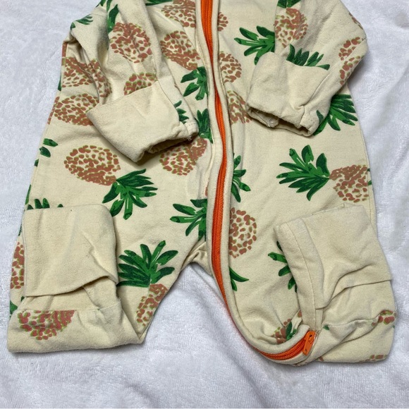 Pineapple Convertible 3-6 Month Sleeper - Picture 6 of 11